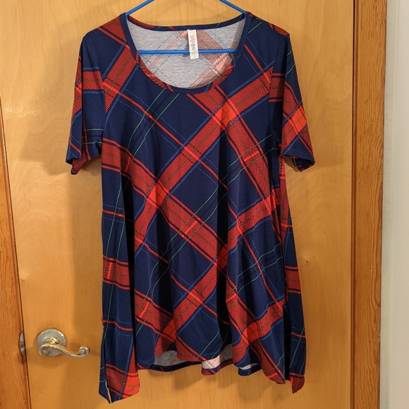 LuLaRoe Perfect T - Picture 1 of 4